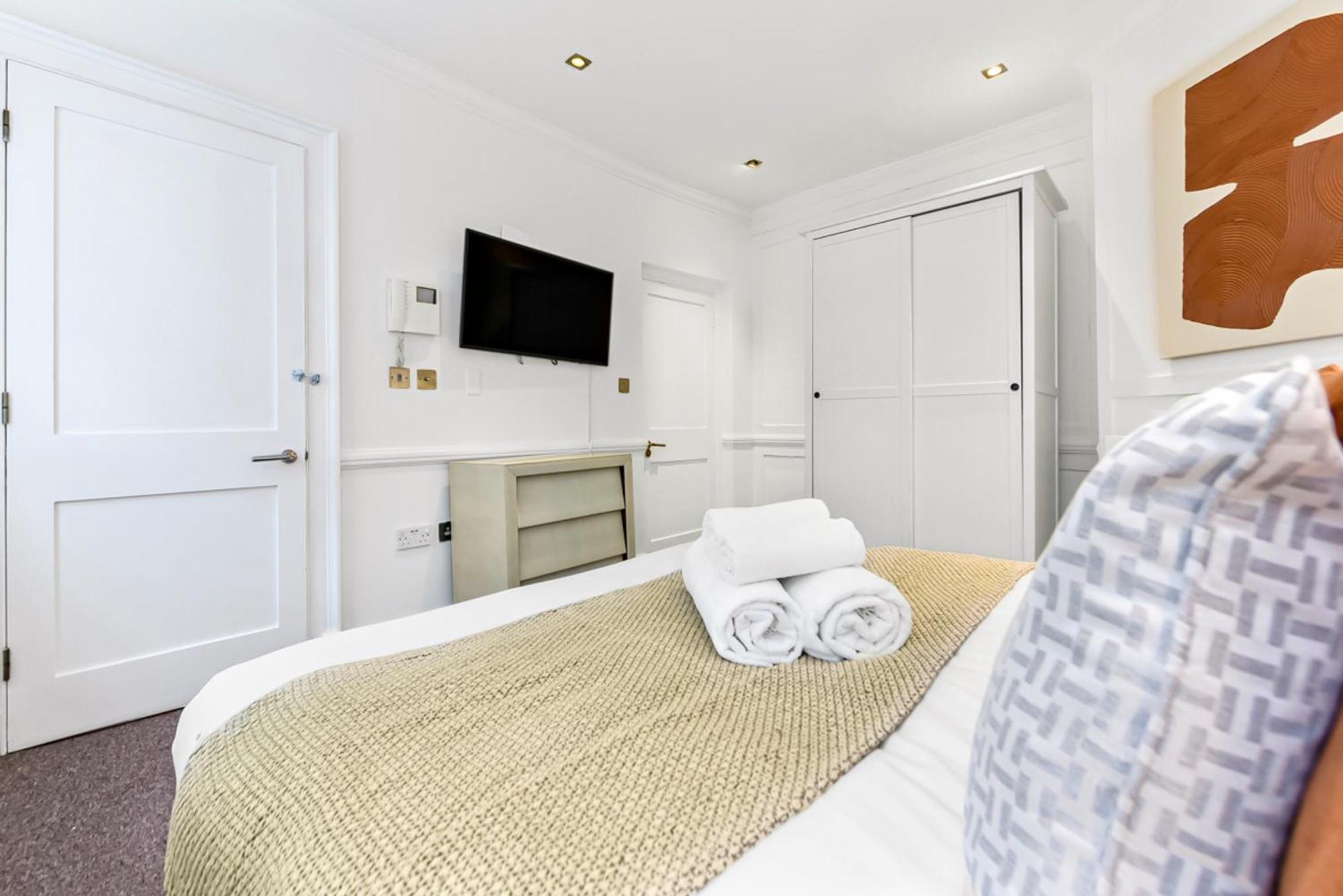 Piccadilly House! Villa London Bagian luar foto
